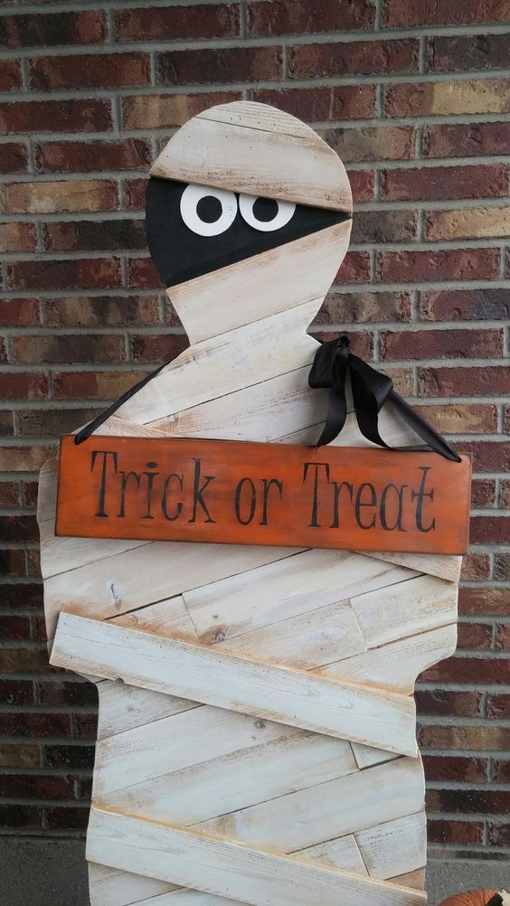 25 Scary And Fun Mummy Halloween Decor Ideas - DigsDigs