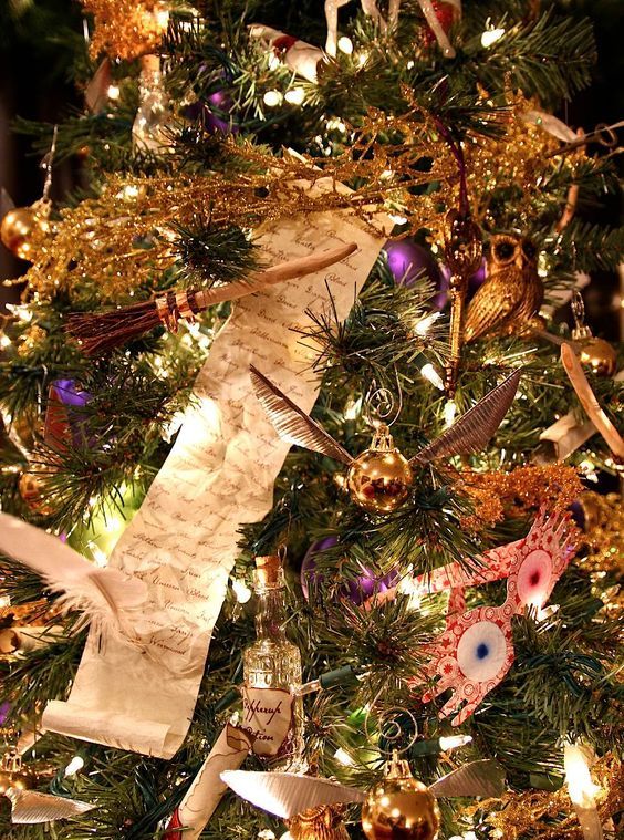Harry Potter Christmas tree - A Snitch, Hogwarts acceptance letter and Ra…   Harry potter christmas tree, Harry potter christmas decorations, Harry  potter christmas
