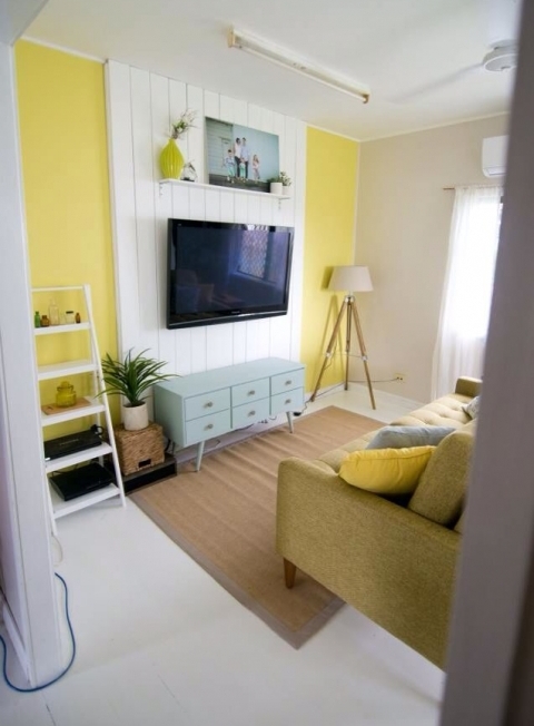 https://www.digsdigs.com/photos/2022/04/20-a-bright-living-room-with-a-white-shipalp-accent-on-the-wall-used-to-make-the-TV-stand-out-and-at-the-same-time-hide-the-wires-away.jpg