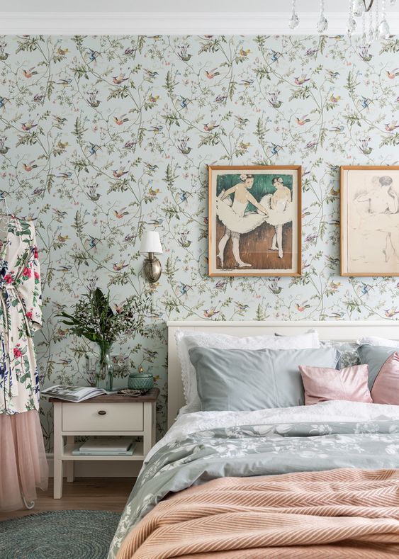40 Beautiful And Cool Bedroom Gallery Walls - DigsDigs