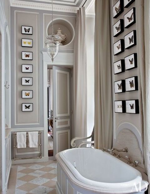 34 Eye-Catchy Bathroom Gallery Wall Ideas - DigsDigs