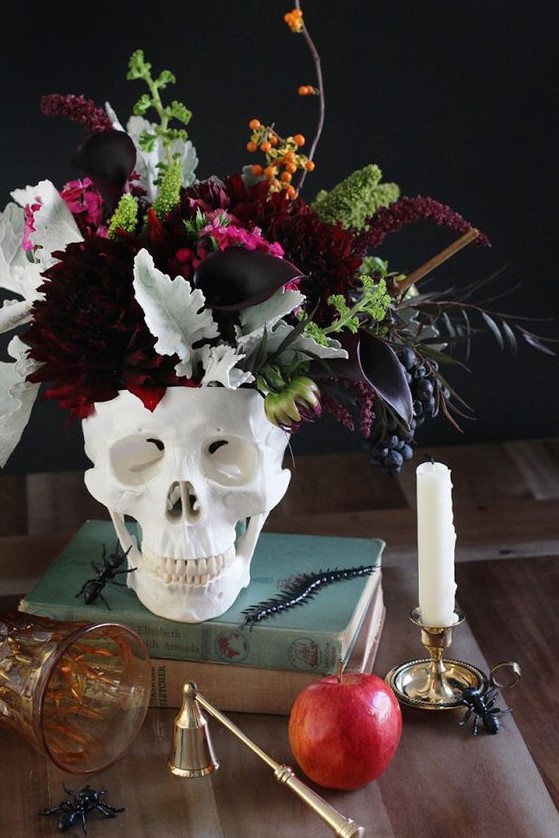 49 Non-Boring Skull Halloween Decor Ideas - DigsDigs