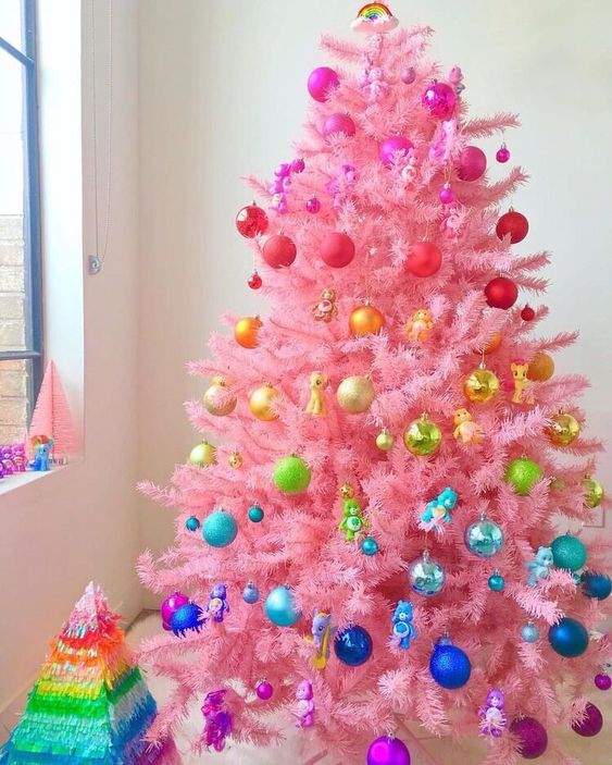 41 Fun Colored Christmas Tree Decor Ideas - DigsDigs