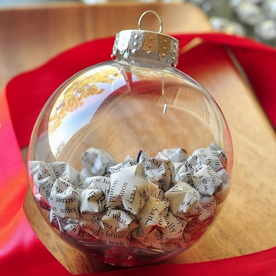 12 Ways to Fill Clear Ornaments for Christmas