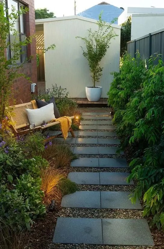 74-stylish-and-inviting-side-yard-decor-ideas-digsdigs