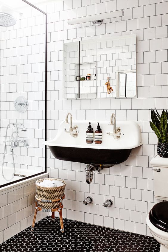 64 Cool Square Tile Ideas For Bathrooms - DigsDigs