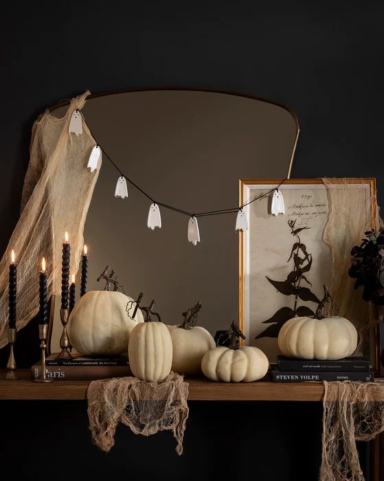 45 Striking Halloween Mirror Decor Ideas - DigsDigs