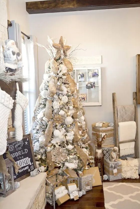 55 Farmhouse Christmas Tree Decor Ideas - DigsDigs