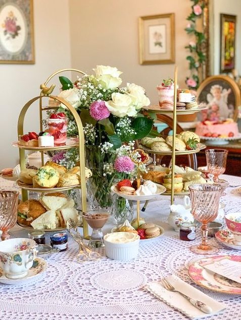 58 Lovely And Cozy Christmas Tea Party Ideas - DigsDigs