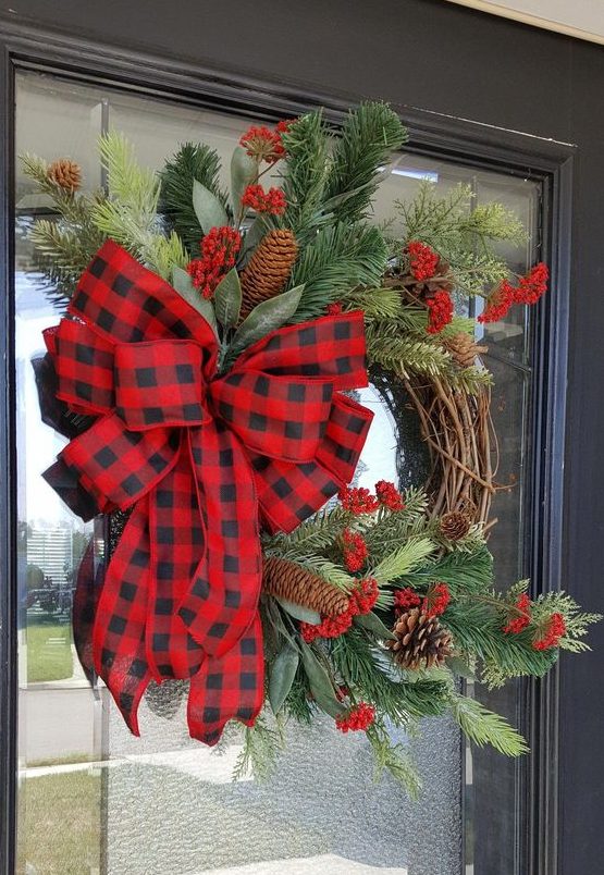 58 Cozy And Cute Rustic Christmas Wreaths - DigsDigs