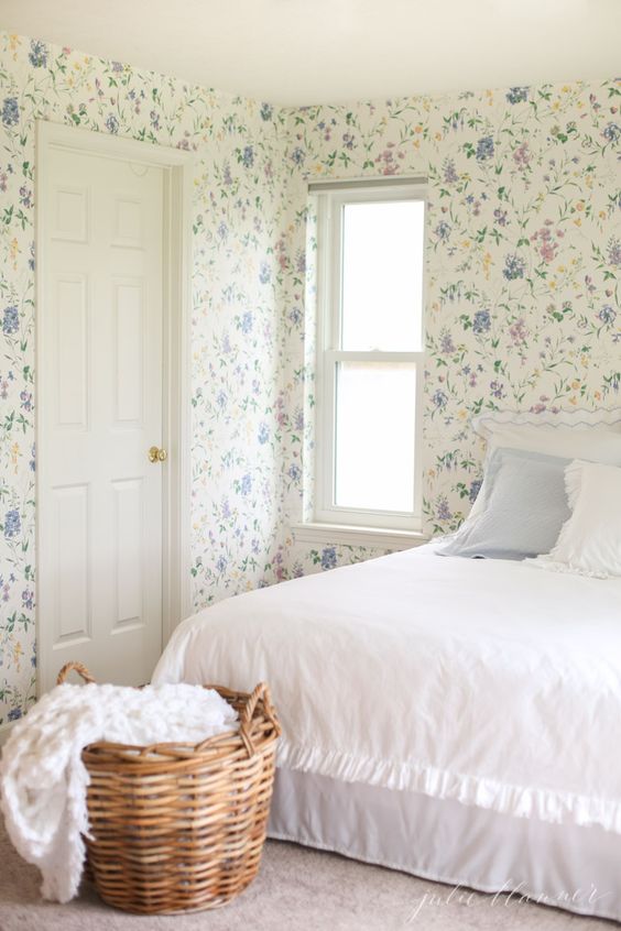 54 Lovely Floral Wallpaper Ideas For Bedrooms - DigsDigs