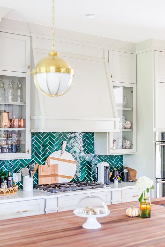 70 Eye-Catchy Herringbone Tile Backsplashes - DigsDigs