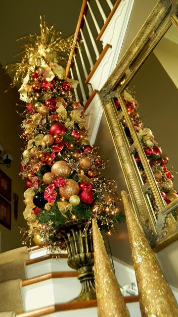 42 Amazing Red And Gold Christmas Décor Ideas - DigsDigs