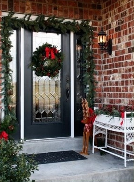 70 Cool Christmas Porch Décor Ideas - DigsDigs