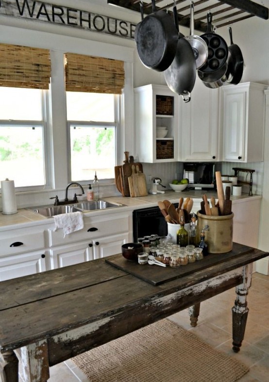 19 Homey Farmhouse Kitchen Decor Ideas & Pictures