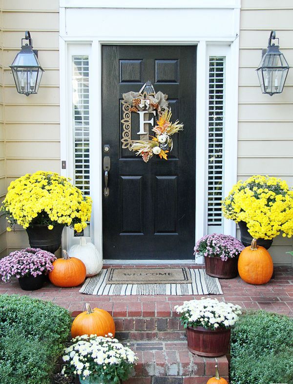 30 Cozy Thanksgiving Front Door Décor Ideas | DigsDigs