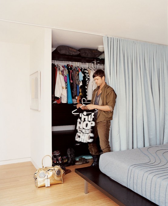 https://www.digsdigs.com/photos/creative-clothes-storage-solutions-for-small-spaces-2-554x681.jpg