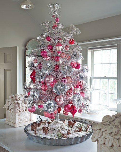 33 Exciting Silver And White Christmas Tree Decorations - DigsDigs