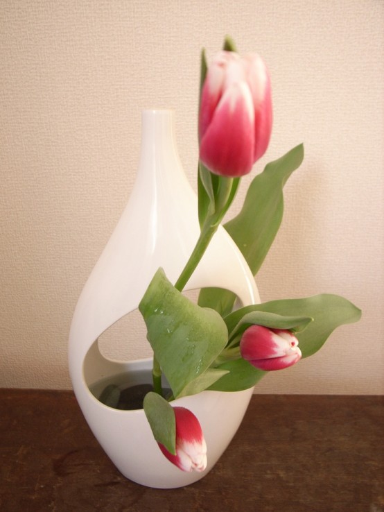 54 Spring Home Decor Ideas With Tulips - DigsDigs