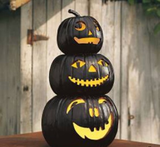 70 Ideas For Elegant Black And White Halloween Decor - DigsDigs