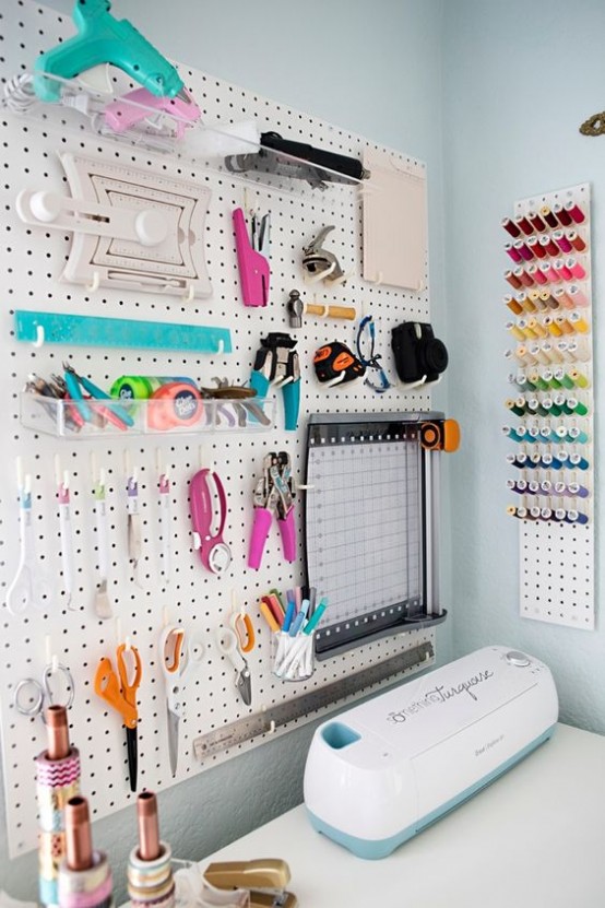 https://www.digsdigs.com/photos/ideas-to-organize-your-craft-room-in-the-best-way-3-554x831.jpg