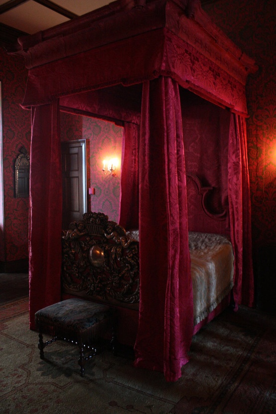 27 Impressive Gothic Bedroom Design Ideas - DigsDigs