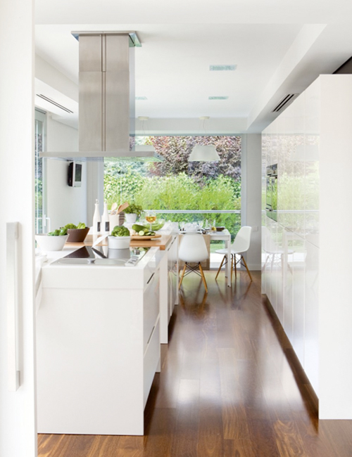 https://www.digsdigs.com/photos/minimalist-white-kitchen-with-a-summer-feel-6.jpg