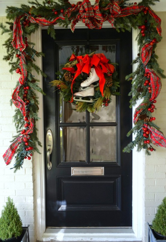 57 Stunning Christmas Front Door Décor Ideas - DigsDigs