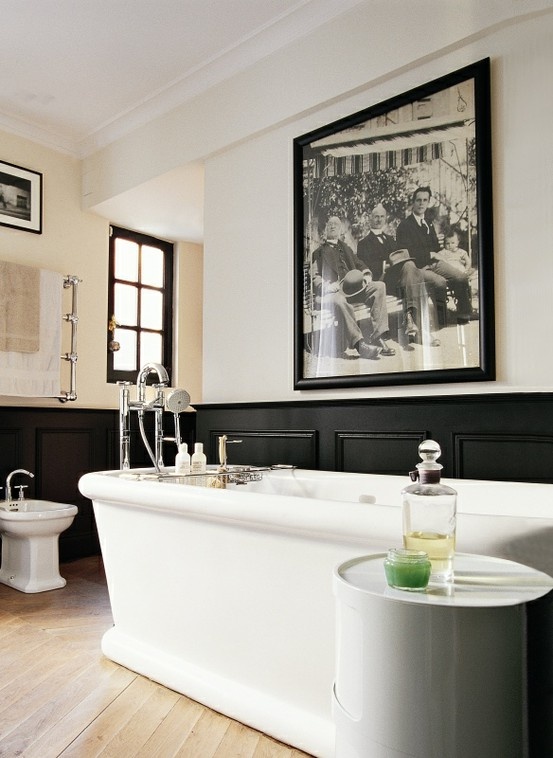 How to Decorate a Man's Bathroom, eHow